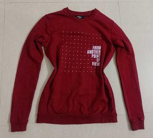 Max maroon T-shirt