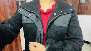 Sleek black winter coat 🧥