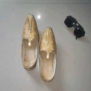 Gold Ethnic Jutti