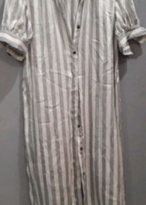 Zara Long Shirt With Buttons. Size Small