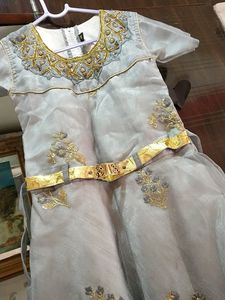 gown