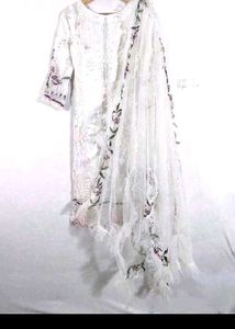 Pakistani White Embroidered Kurta Set