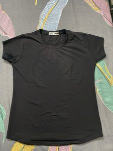 Basic Black Tee - Everyday Essential