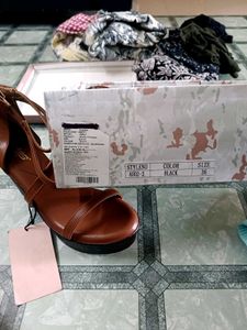 BRANDED ROADSTER WEDGES
