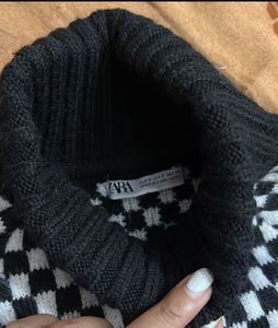 Crop Checkered Turtleneck Sweater