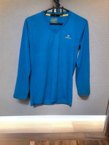 Fitted Body Hugging T Shirt Active Wear