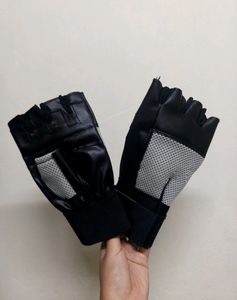 Black Gym/Driving Gloves With Adjustable Straps