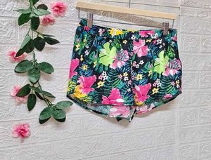 H&amp;M Floral Print Shorts Small Size