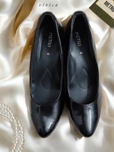 Metro Black formal pumps