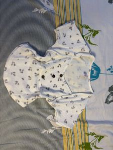 Floral Button-Up White Top.SIZE-28-34.