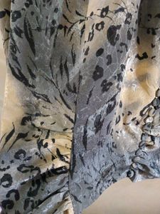 2 Women&#39;s Blouses