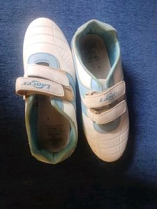 Blue UK8 Sports Shoe