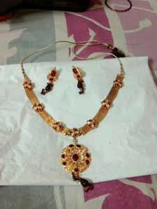 Brand 🎉🎀New🎁 Gold And Maroon Stone Studded Neck