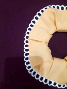 Handmade Laced Scrunchie💗