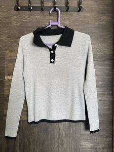 Gray & Black Contrast Collar Knit Top