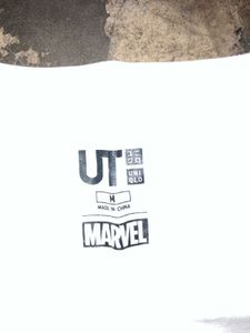 UNIQLO T-SHIRT
