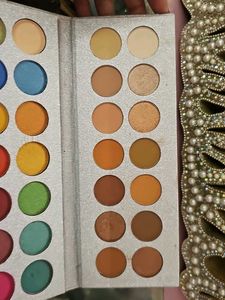 ROMANKY Gorgeous Me Eye Shadow Palette