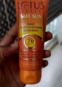 Lotus Herbals Safe Sun SPF 70
