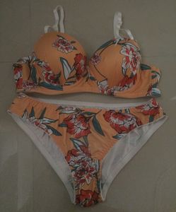 Urbanic Lingerie Set, could be wore in 3 different ways