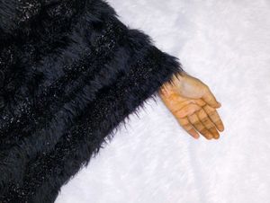 ♥️🥀Fuzzy Black Cropped Shrug🥀