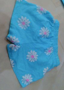 Cute Daisy Print Shorts