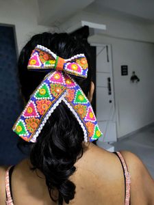 Navrtari Hair Bow
