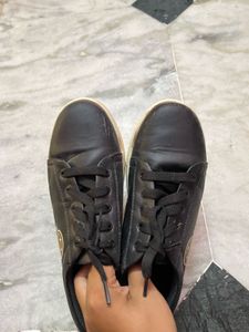 Black Shoe