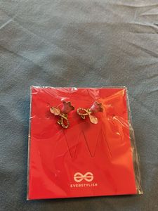 Everstylish Flower Earrings