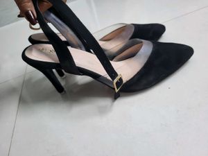 Sleek Black Heels By Ginger.