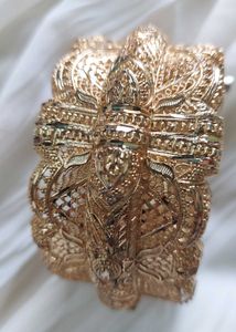 Elegant Gold Bangle