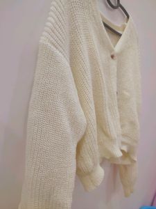 Urbanic Knit Cardigan 🤍