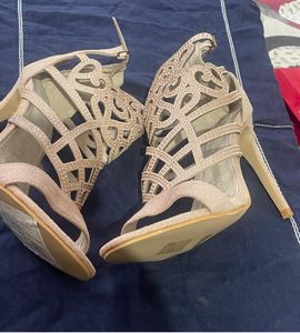 Head turner high heels