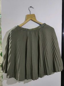 BANANA REPUBLIC SOFT PLATED SKIRT