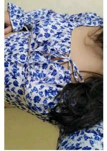 Floral Crop Top - Chic &amp; Trendy