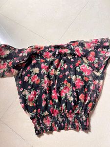 Very pretty Floral Crop Top