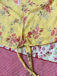 Yellow Floral Print Top🌻🌼🏵