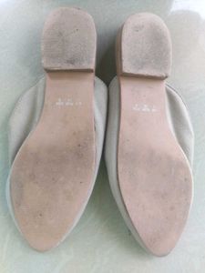White Flower Flats