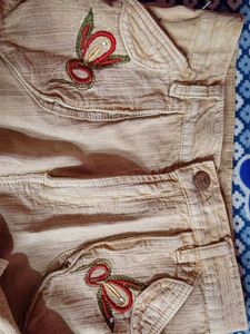 Chic Embroidered Cargo Pants – Effortlessly Stylis