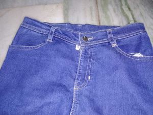 women&#39;s blue colour jeans