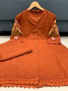 Chic Embroidered Kurti Pant Set
