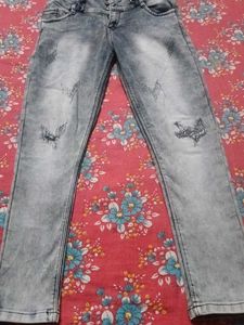 Distressed High-Waisted Jeans with 4 button