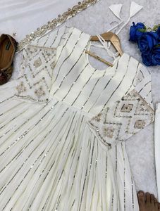 New Stayle Beautiful Pakistani Gown Dress Inpoted