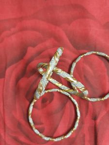 🆕 Glitter Bangles - Set of 4
