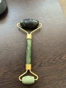 Jade Face Roller