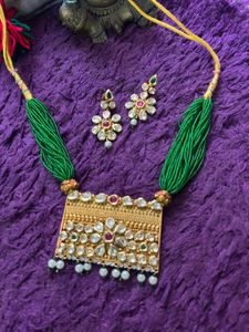 Kundan Jewelry Set: Necklace &amp; Earrings