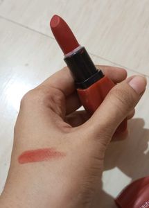 WARM RED LIPSTICK