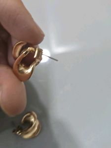 Elegant Gold Tone Ring