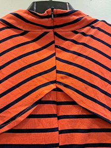 Girl&#39;s cut shoulder top