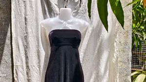 12.30.4 SEXY VELVET BODYCON