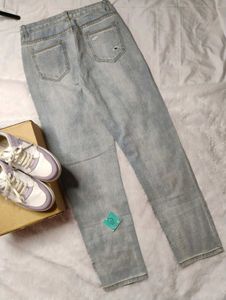 😌🤌Ripped Light Wash Jeans😌🤌